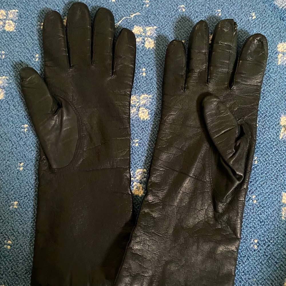 100% Italian Leather Gloves - Mid-Length - Small